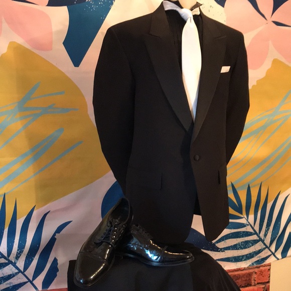 Adolfo Tuxedo Coat - Picture 10 of 17